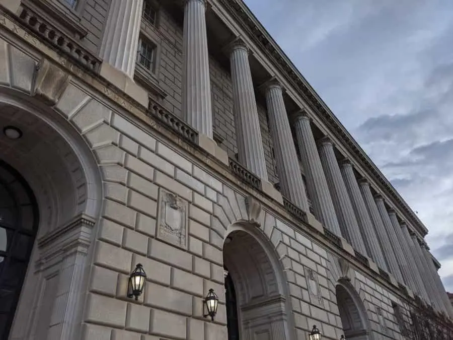 irs-crypto-holders-fraudster-sending-fake-letters-steal-digital-assets-data-bloomberg